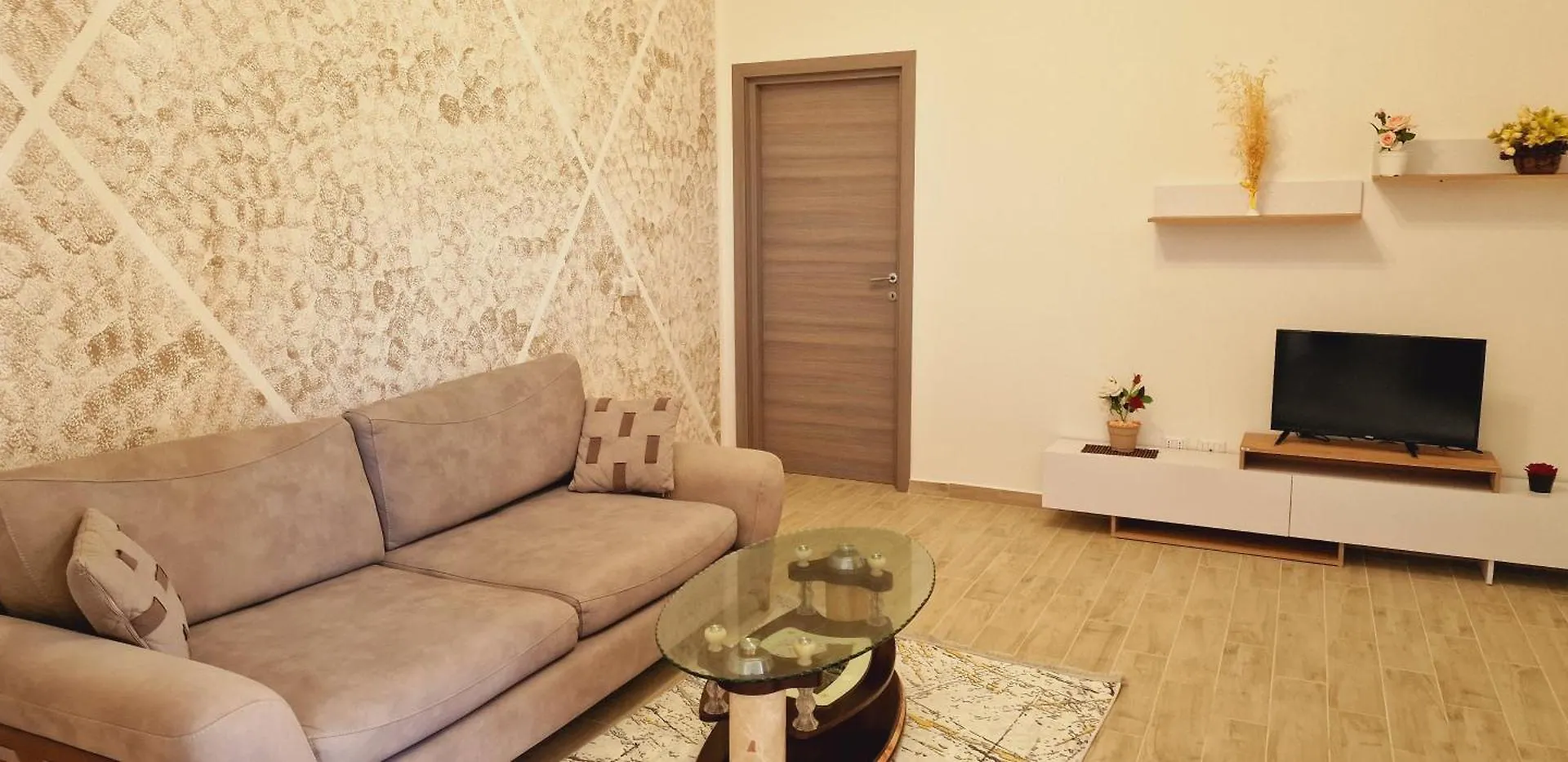 Miri'S Vacation House Vlore 0*,