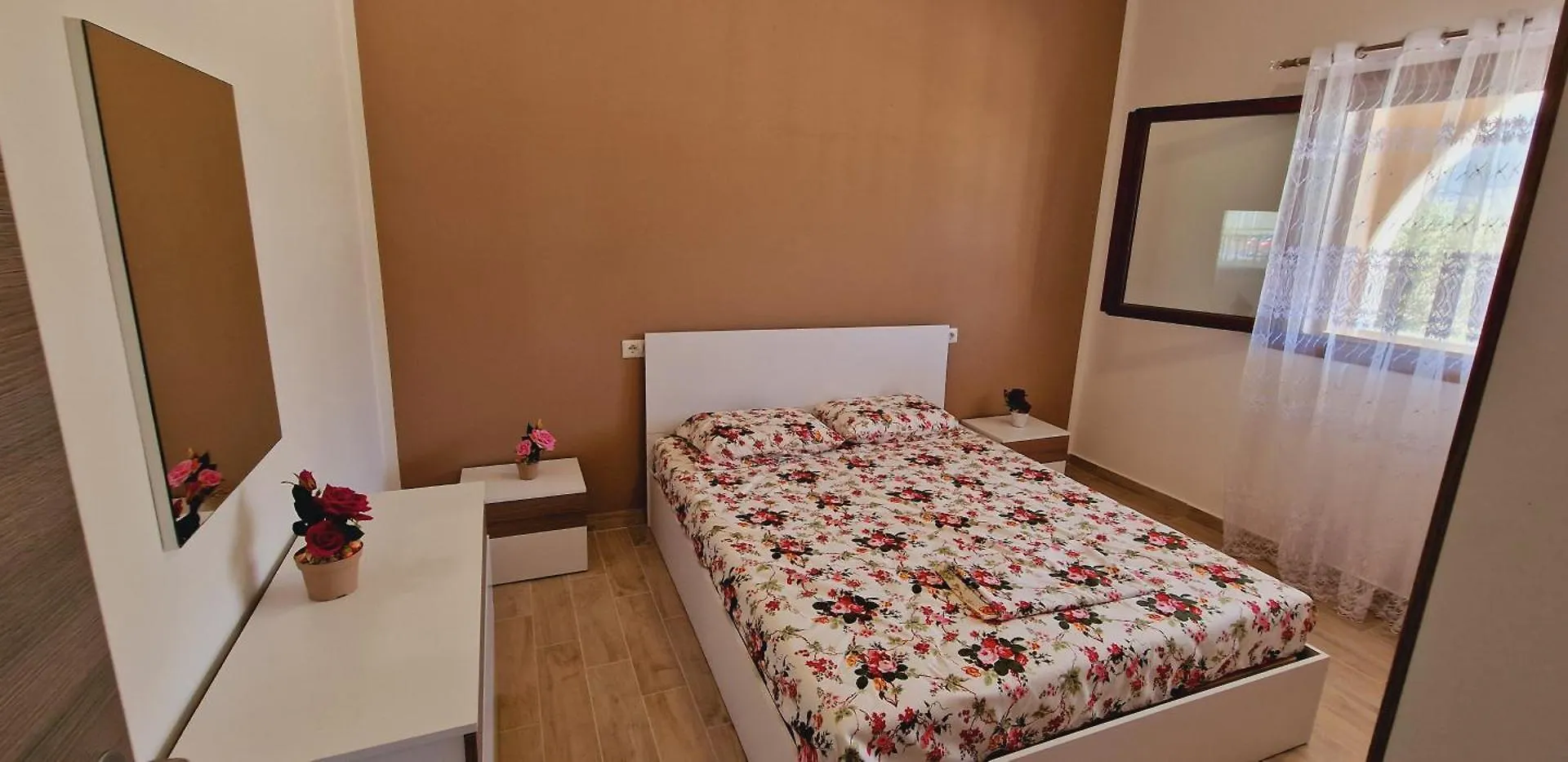 Miri'S Vacation House Vlore Holiday home