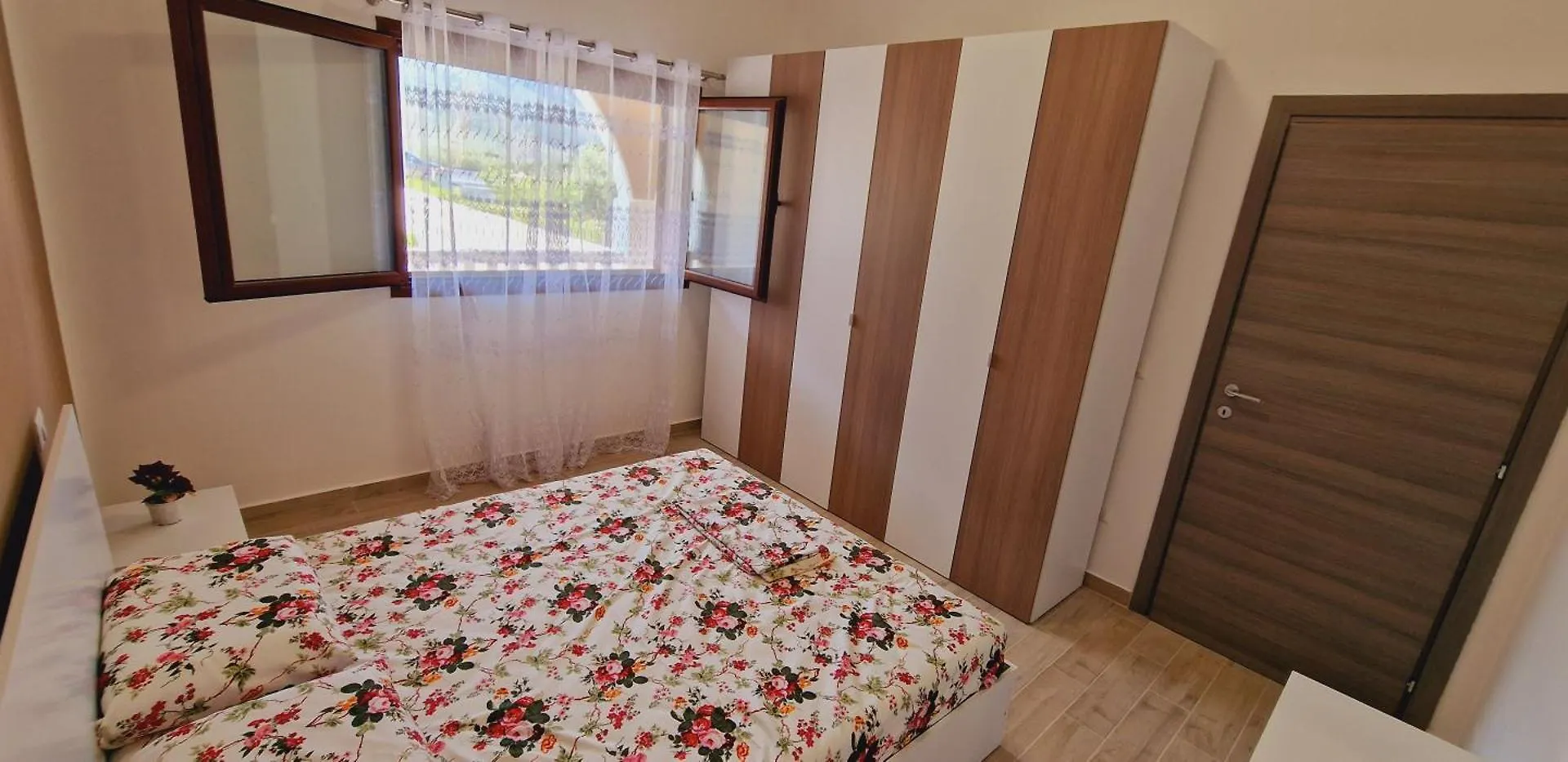 Miri'S Vacation House Vlore